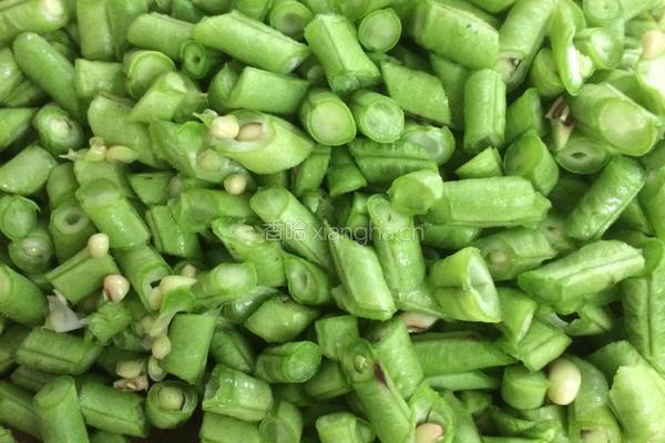 豇豆角炒腐竹的做法图解4