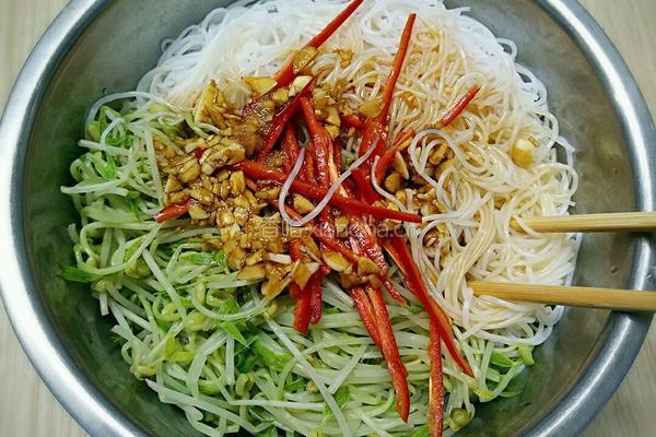 凉拌绿豆芽粉丝的做法图解8