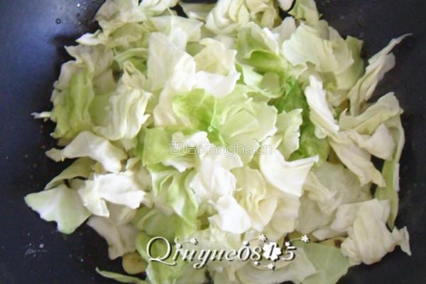 炝炒圆白菜的做法图解6