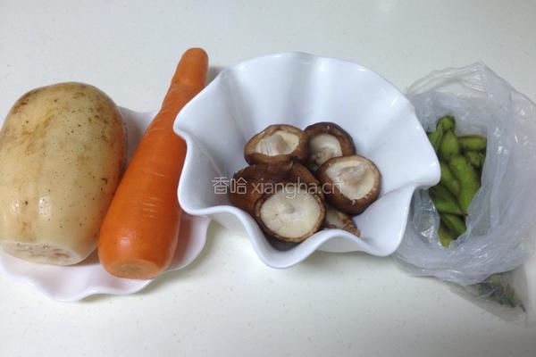 三丁炒蘑菇的做法图解1