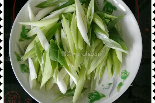 葱爆羊肉的做法图解2
