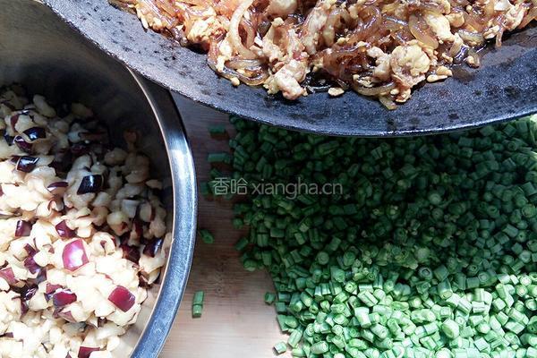 长豆角茄丁包的做法图解3