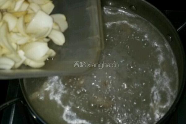 百合排骨汤的做法图解5