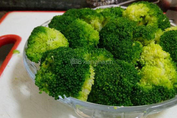 芝士焗西兰花的做法图解1