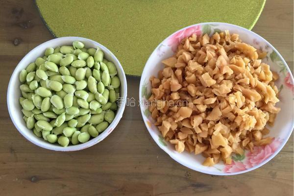 脆口榨菜炒毛豆的做法图解2