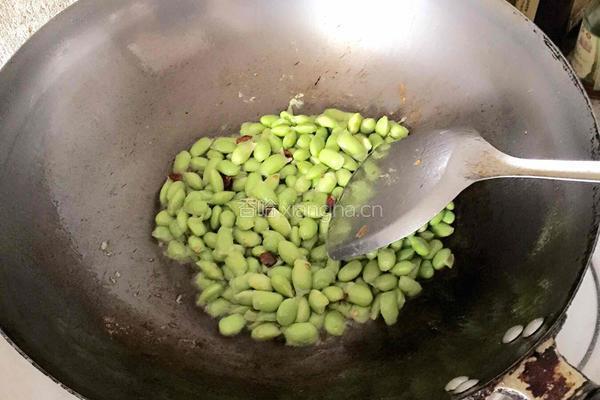 脆口榨菜炒毛豆的做法图解4