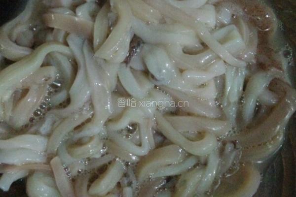 泡椒鱿鱼丝的做法图解3