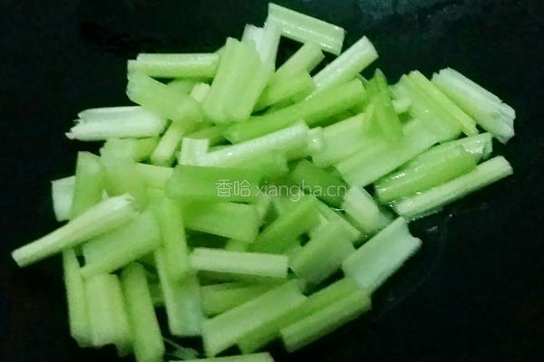 黑木耳芹菜炒腐竹的做法图解8
