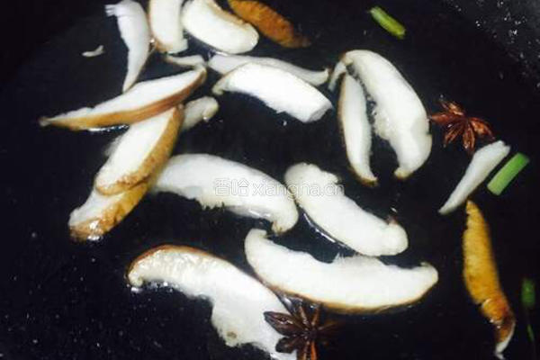 虾仁火腿香菇打卤面的做法图解7