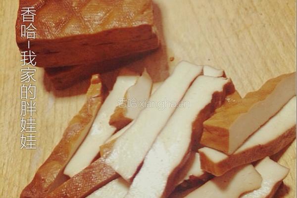 凉拌卤豆腐的做法图解1