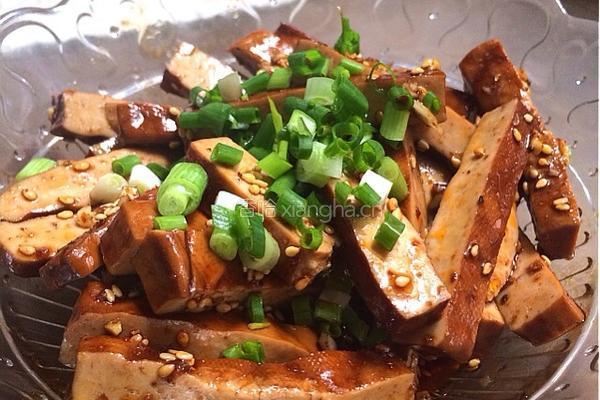 凉拌卤豆腐的做法图解3