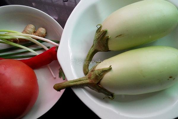 蚝油炒茄丝的做法图解1