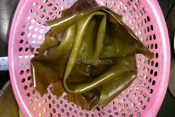 海带猪骨冬瓜玉米汤的做法图解1
