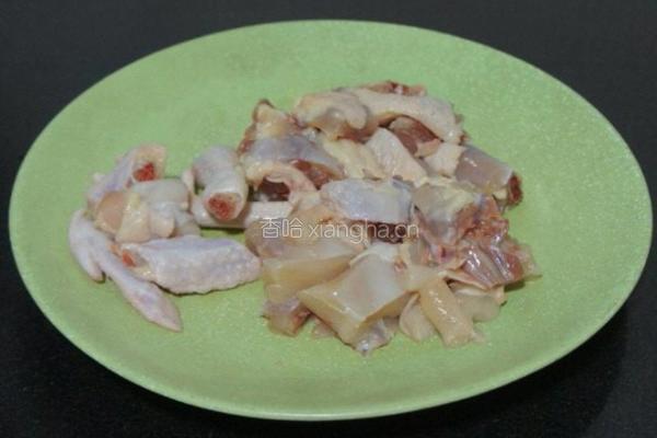 香菇焖鸡的做法图解1