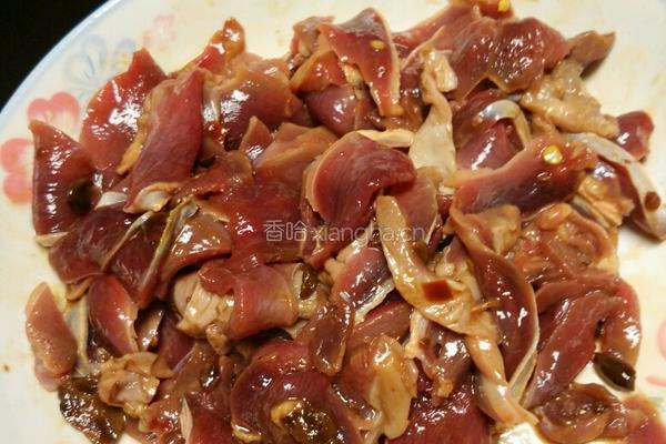 泡菜炒鸭胗的做法图解2