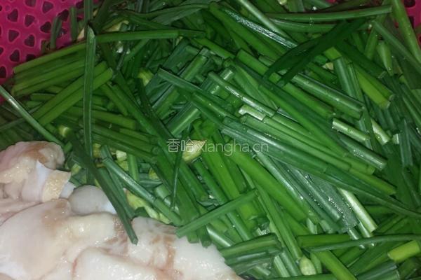 韭菜花炒鸡蛋的做法图解1