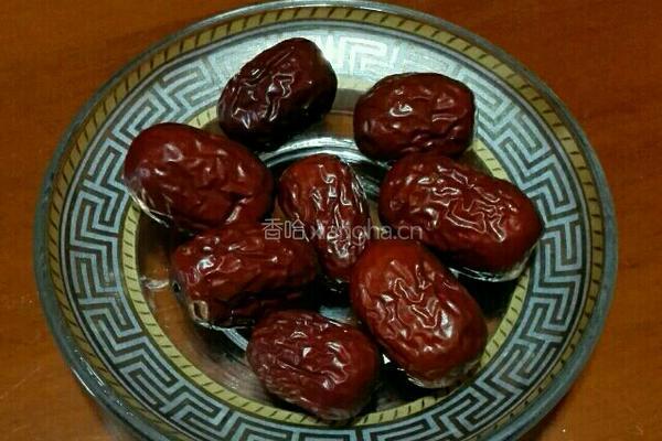 红枣枸杞饮的做法图解1