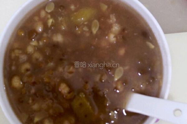南瓜薏仁绿豆粥的做法图解3