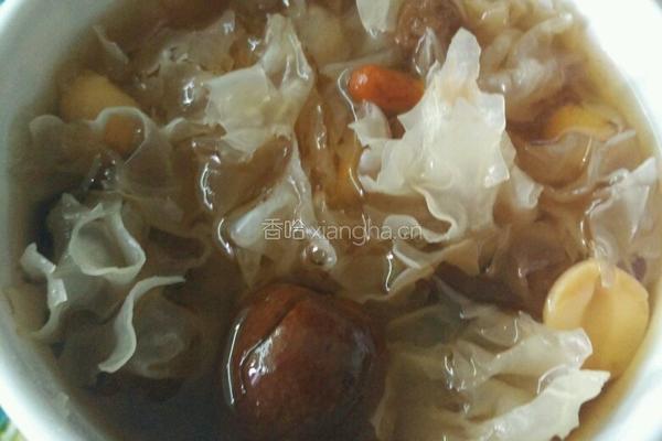 银耳莲子羹的做法图解6