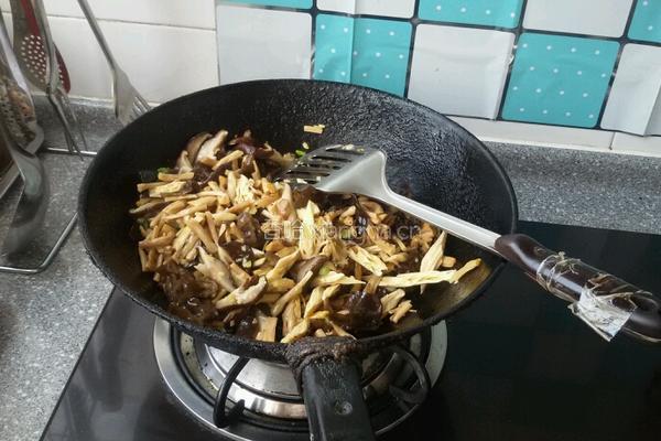 菌菇鸡丝打卤面的做法图解5
