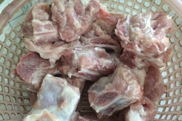 土豆炖排骨的做法图解3