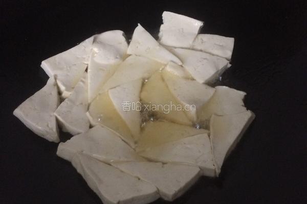 木耳炒豆腐的做法图解2