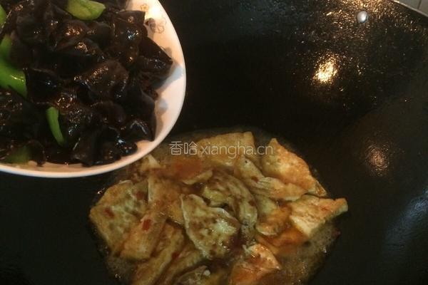 木耳炒豆腐的做法图解10