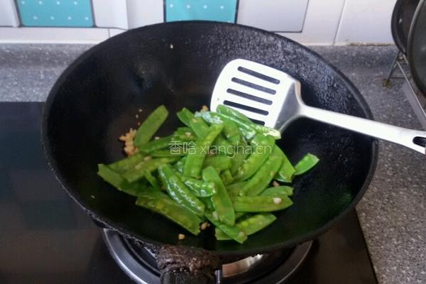 蒜香荷兰豆的做法图解3