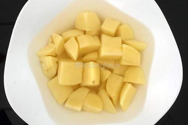 土豆炖排骨的做法图解3