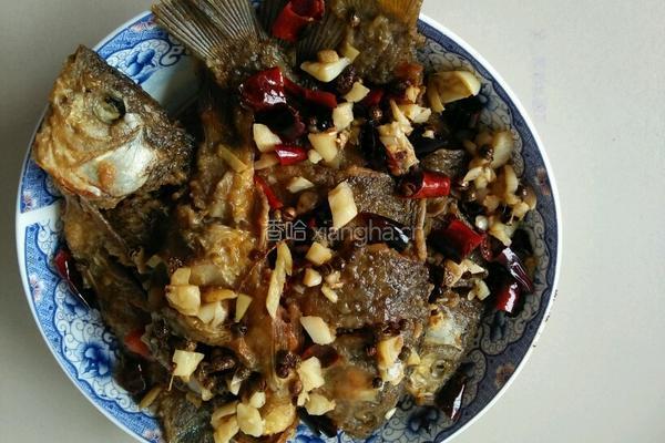 干煸小鲫鱼的做法图解4