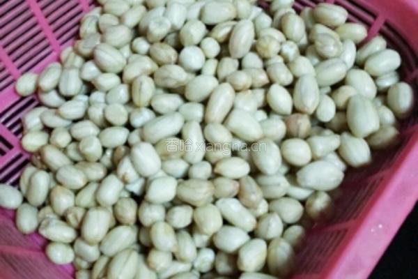 卤香花生米的做法图解1