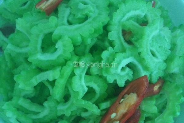 苦瓜炒蛋的做法图解2
