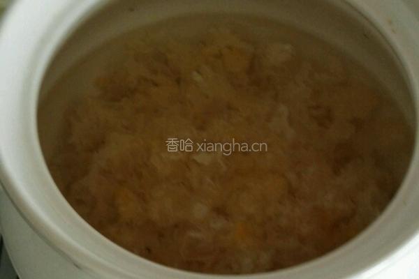 银耳莲子枸杞羹的做法图解4