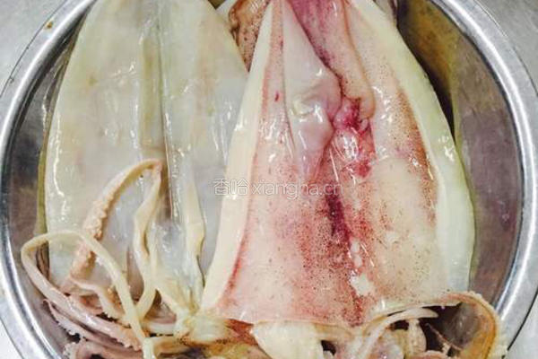 紫菜酱爆尤鱼的做法图解1