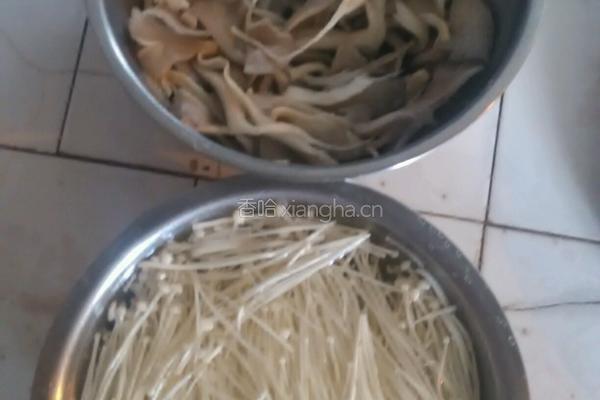 酸辣蘑菇的做法图解1