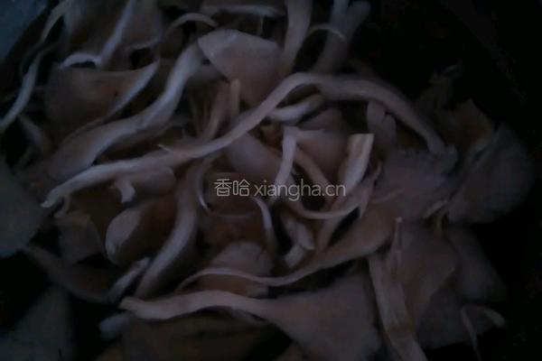 酸辣蘑菇的做法图解2