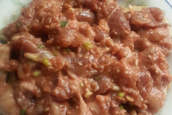 嫩肉蒸芋头的做法图解1