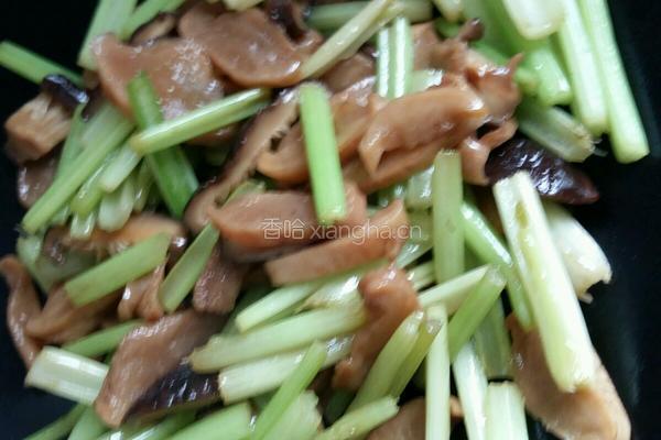 芹菜香菇炒萝卜干的做法图解8
