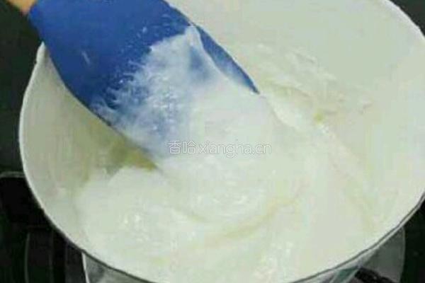 脆皮炸鲜奶的做法图解1