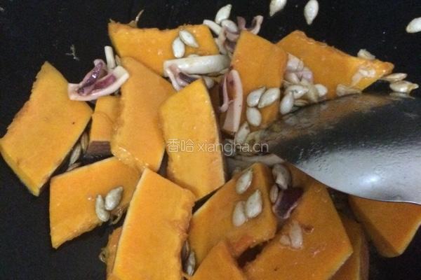宅鱿炒南瓜饭的做法图解3