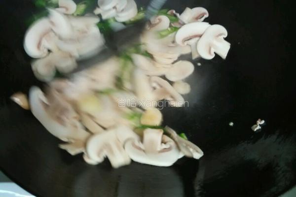 辣椒炒白蘑菇的做法图解3