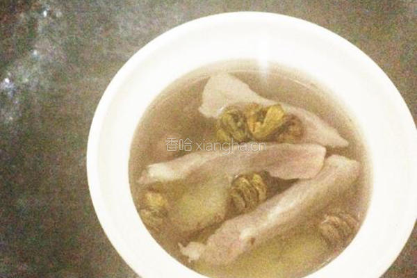 花胶石斛瘦肉汤的做法图解3