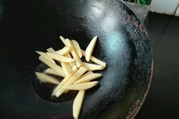 小白菜炖土豆的做法图解1
