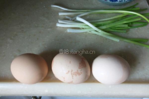 香葱煎蛋的做法图解1