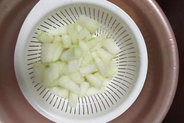 冬瓜虾仁的做法图解1