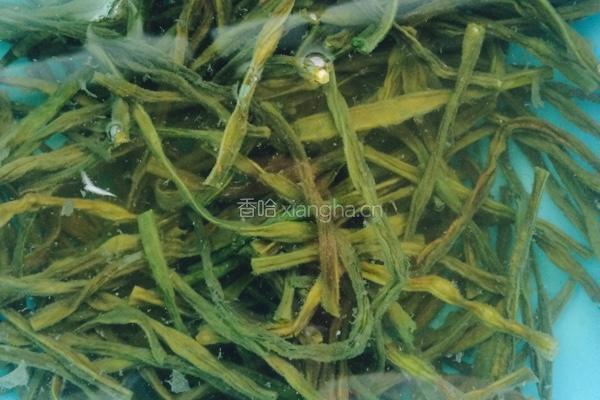 小鸡炖干豆角的做法图解2