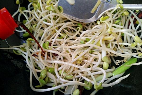 黄豆芽炒粉条的做法图解6
