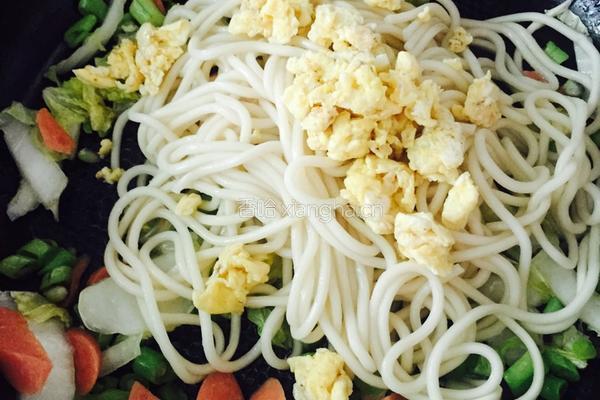 素菜鸡蛋炒面的做法图解8