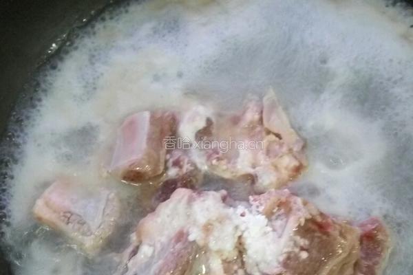 土豆炖排骨的做法图解2