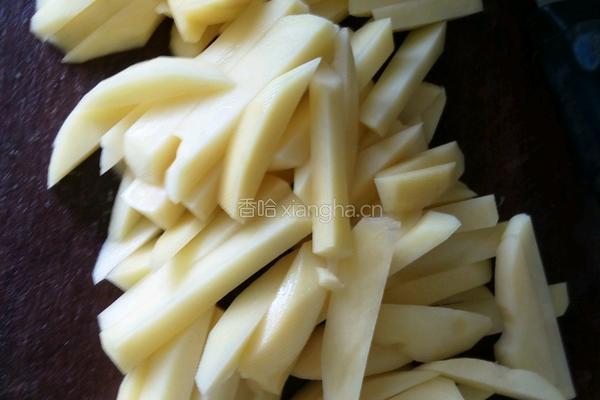 土豆烧肉的做法图解1